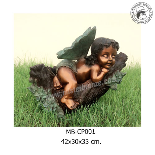 ตุ๊กตาเด็กคิวปิดบนขอนไม้ทองเหลือง
ขนาด 42x30x33 cm.